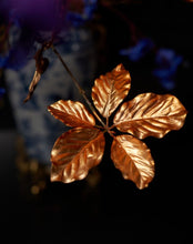 Afbeelding in Gallery-weergave laden, Pink In The Dark
