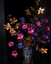 Afbeelding in Gallery-weergave laden, Pink In The Dark
